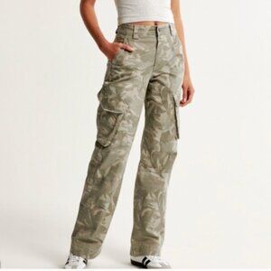 Abercrombie & Fitch Women’s Relaxed Army Green Camo Cargo Pants
